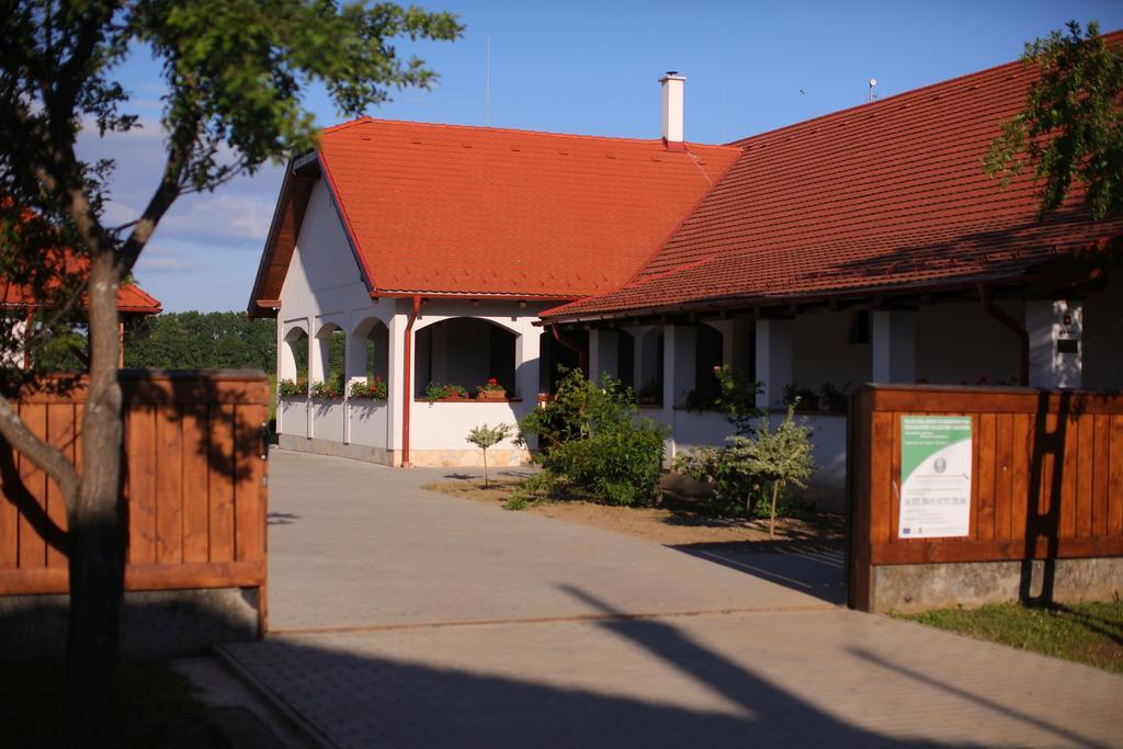 Csaronda Vendeghaz Hotel Csaroda Exterior photo