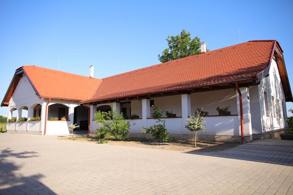 Csaronda Vendeghaz Hotel Csaroda Exterior photo